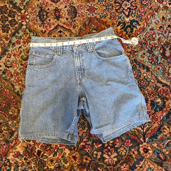 ☆Vintage levi medium rise shorts☆ - Picture 5 of 10
